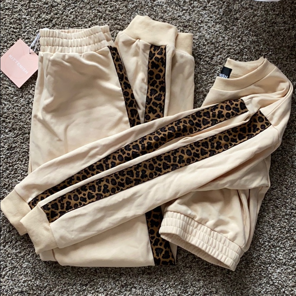 Kittenish Lounge Set